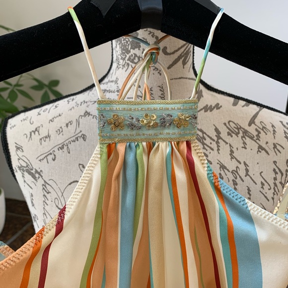 100% Silk Halter with sequin embellishment - Picture 3 of 11